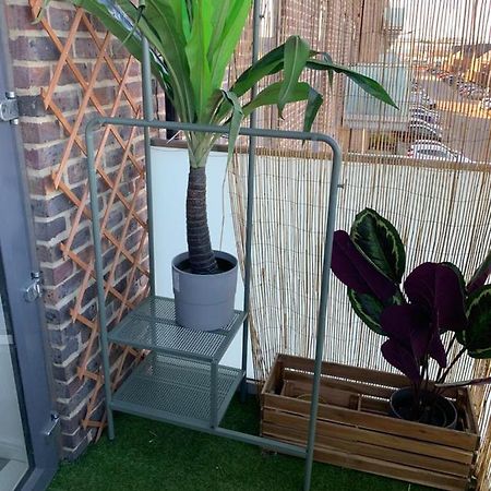 Lovely 1-Bed Serviced Apartment With Free Parking West Thurrock Esterno foto