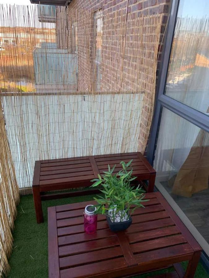 Lovely 1-Bed Serviced Apartment With Free Parking West Thurrock Esterno foto
