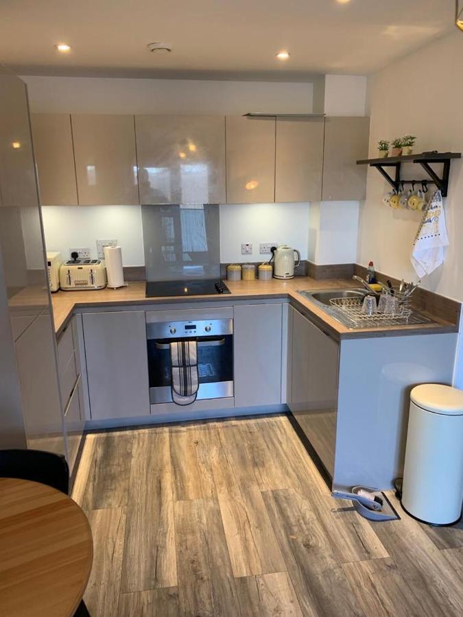 Lovely 1-Bed Serviced Apartment With Free Parking West Thurrock Esterno foto